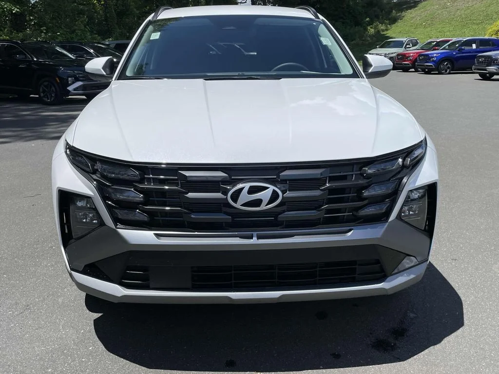 New 2025 White Hyundai SEL image 31