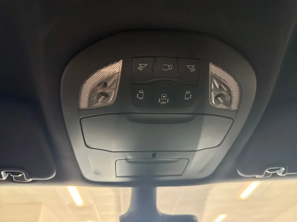 New 2027 Bright White Clear-Coat Paint Chrysler LX image 20