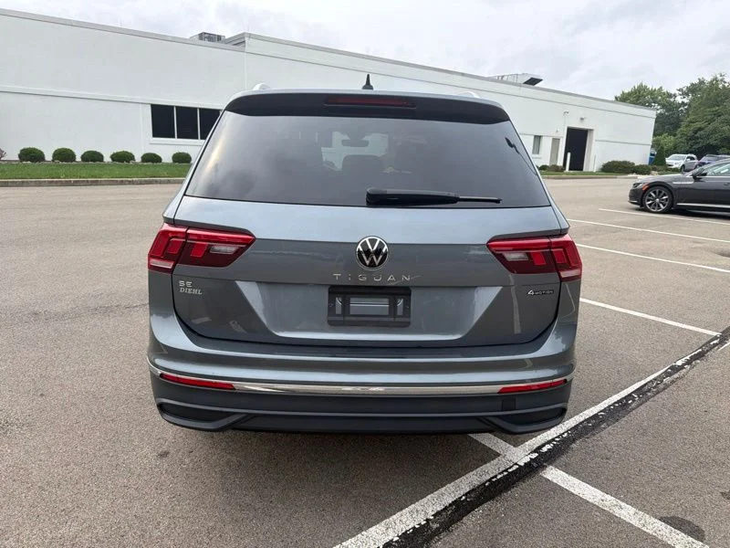 Used 2024  Volkswagen 2.0T SE image 4
