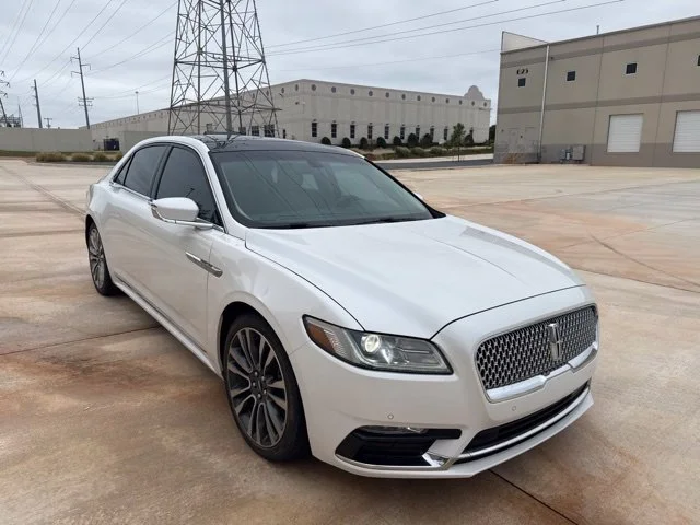 Used 2018 White Lincoln Select image 3