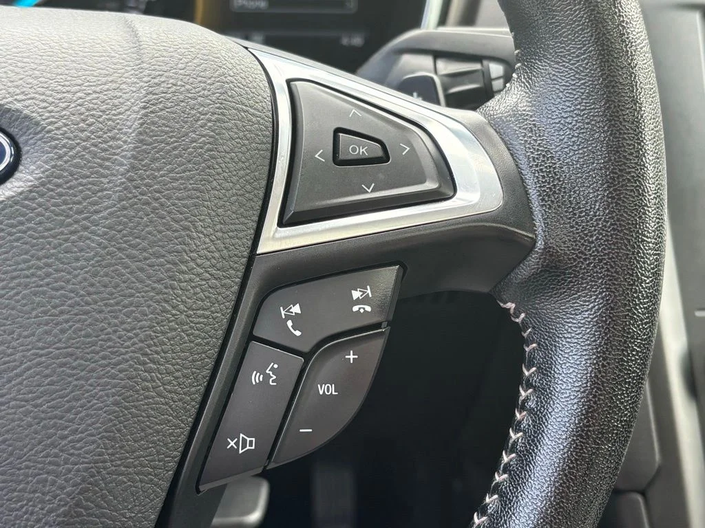 Used 2019 Gray Ford SE image 27
