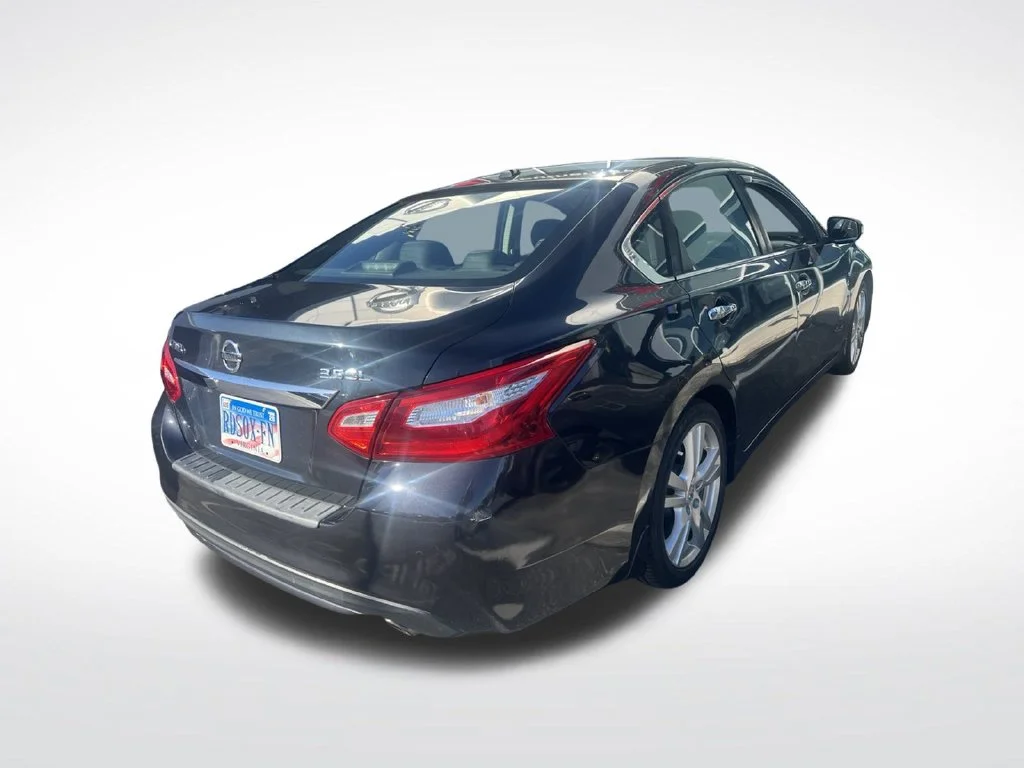 Used 2017 Blue Nissan 3.5 SL image 3