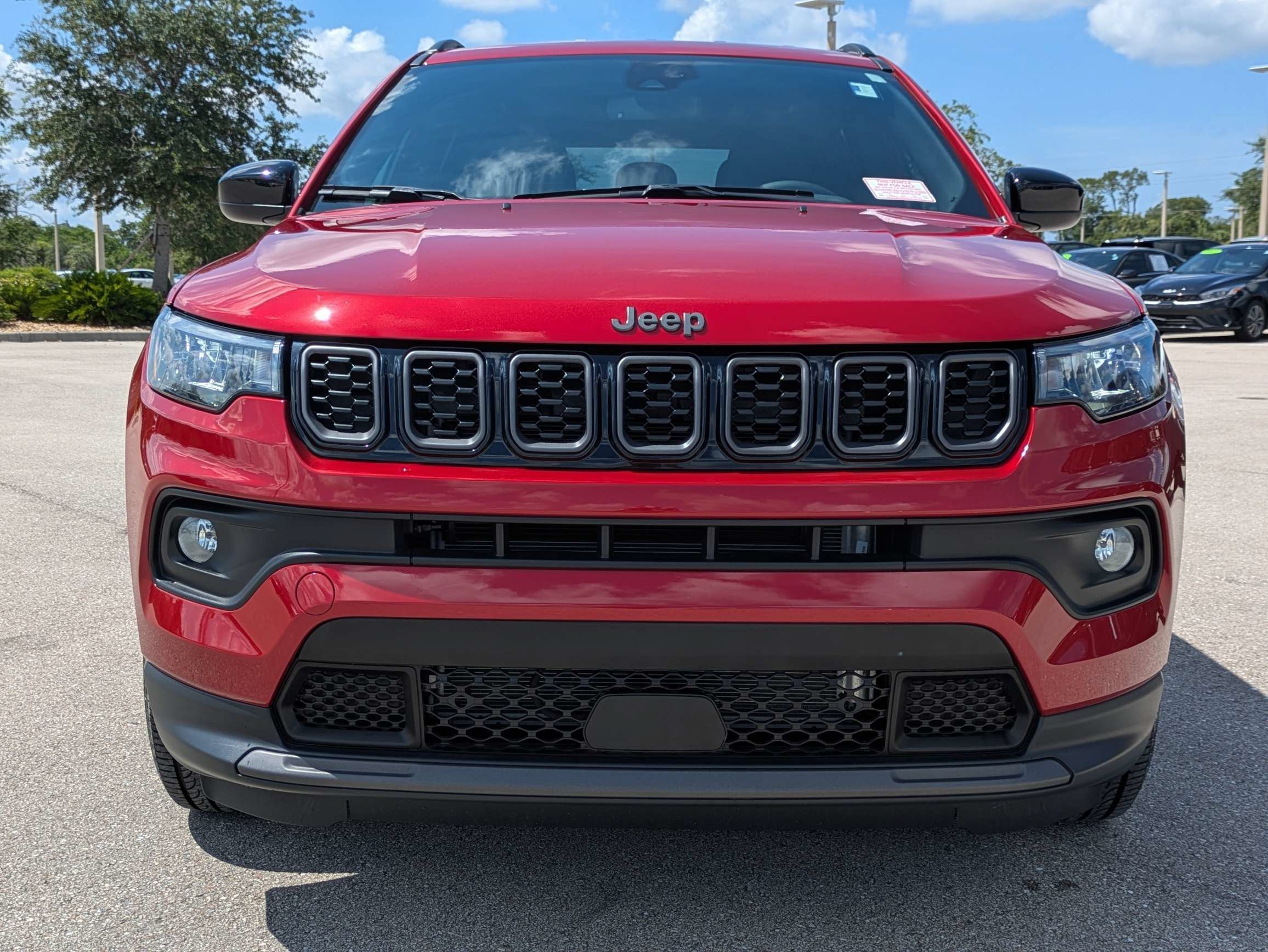 Used 2025 Red Hot Pearlcoat Jeep Latitude image 3