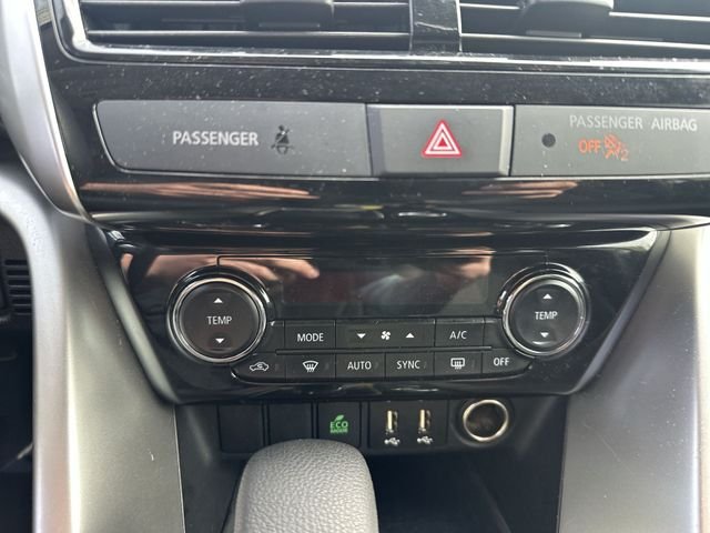 Used 2025  Mitsubishi SE image 18