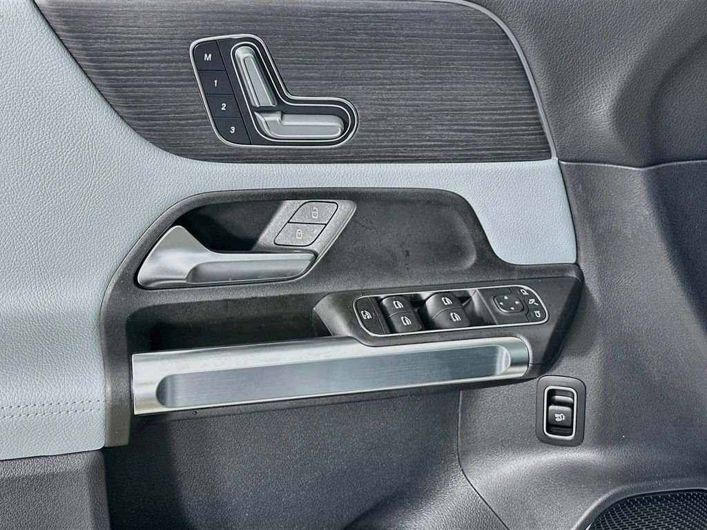 New 2026 Cirrus Silver Metallic Mercedes-Benz GLB 250 image 18