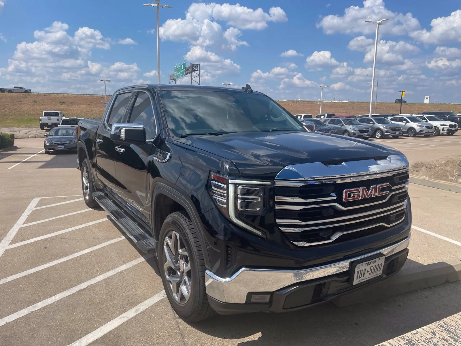 Used 2023 ONYX BLACK GMC SLT image 24