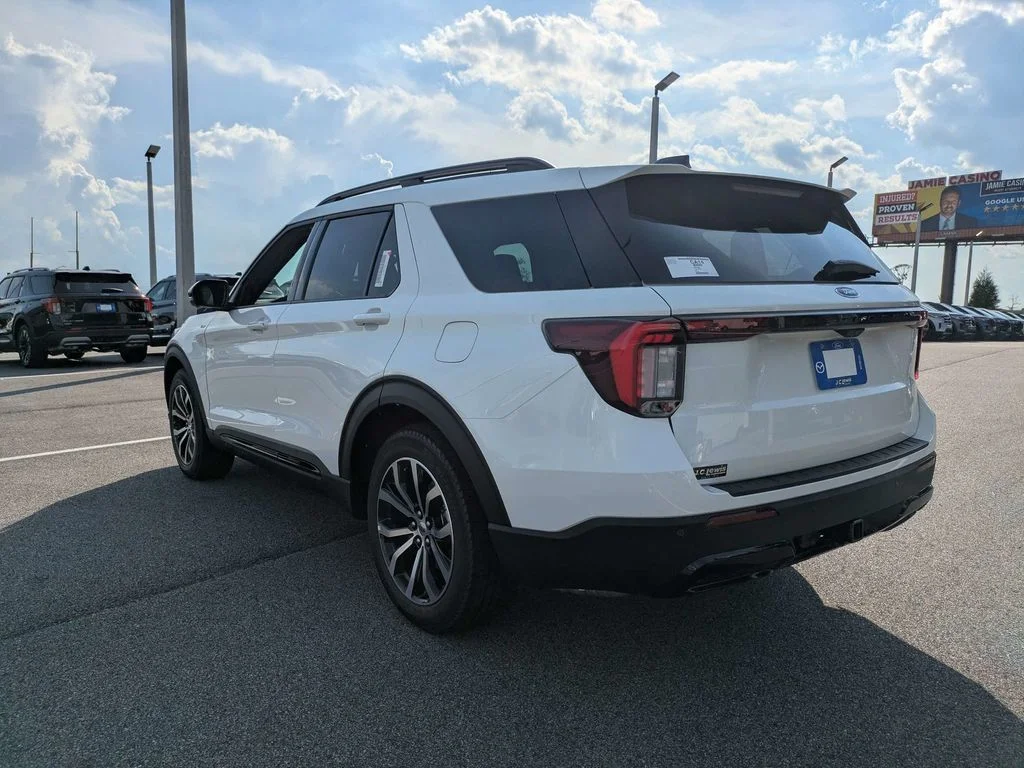 New 2026 Star White Metallic Tri-Coat Ford ST-Line image 6