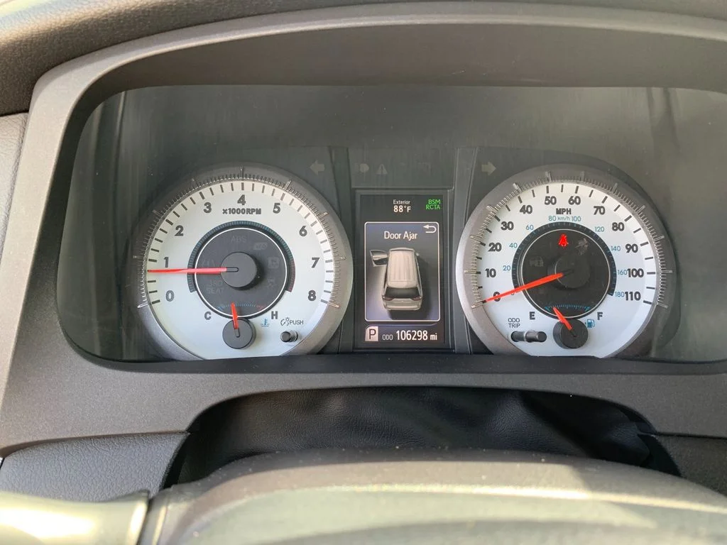 Used 2018 Gray Toyota SE Premium image 31