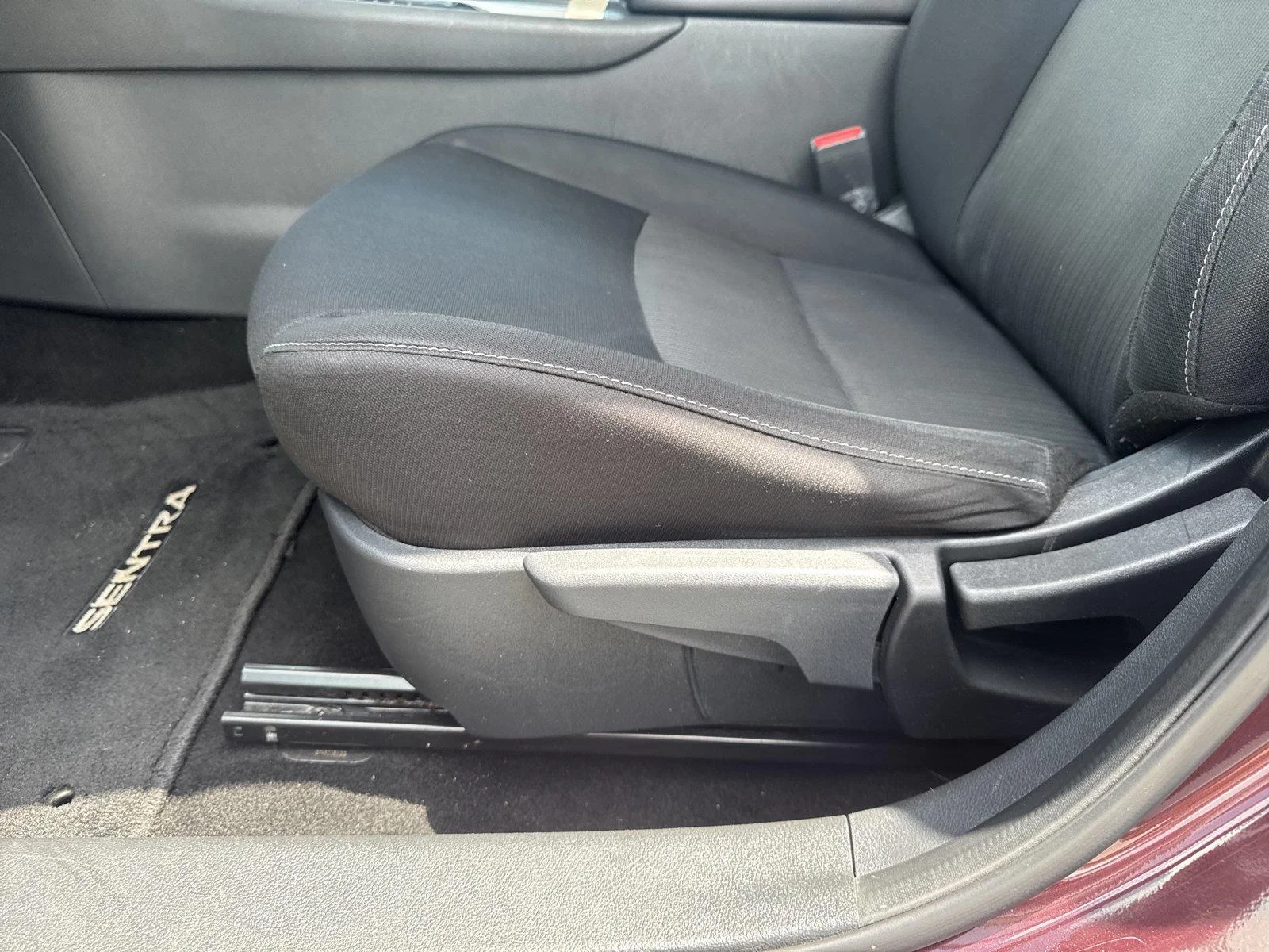 Used 2022 Rosewood Metallic Nissan SV image 19