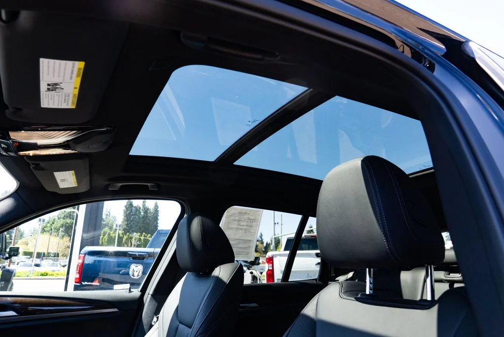 Used 2023 Black BMW xDrive30i image 16