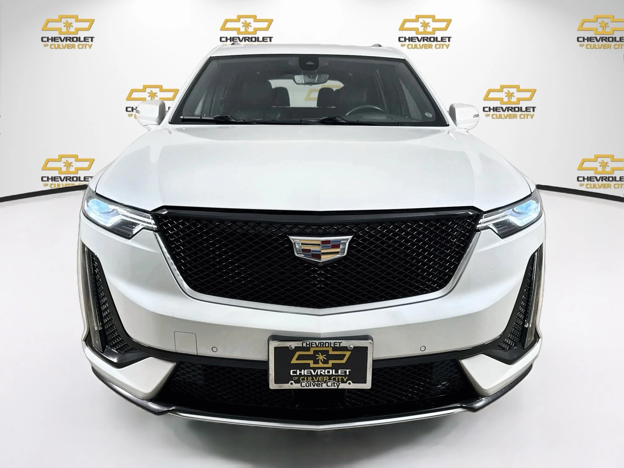 Used 2022 CRYSTAL WHITE TRICOAT Cadillac Sport image 2