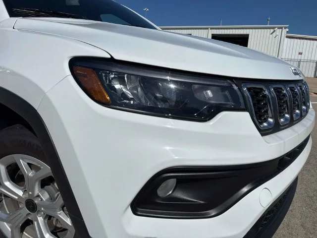 Used 2025 White Jeep Latitude image 2