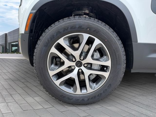 New 2026 Fuji White Land Rover S image 9