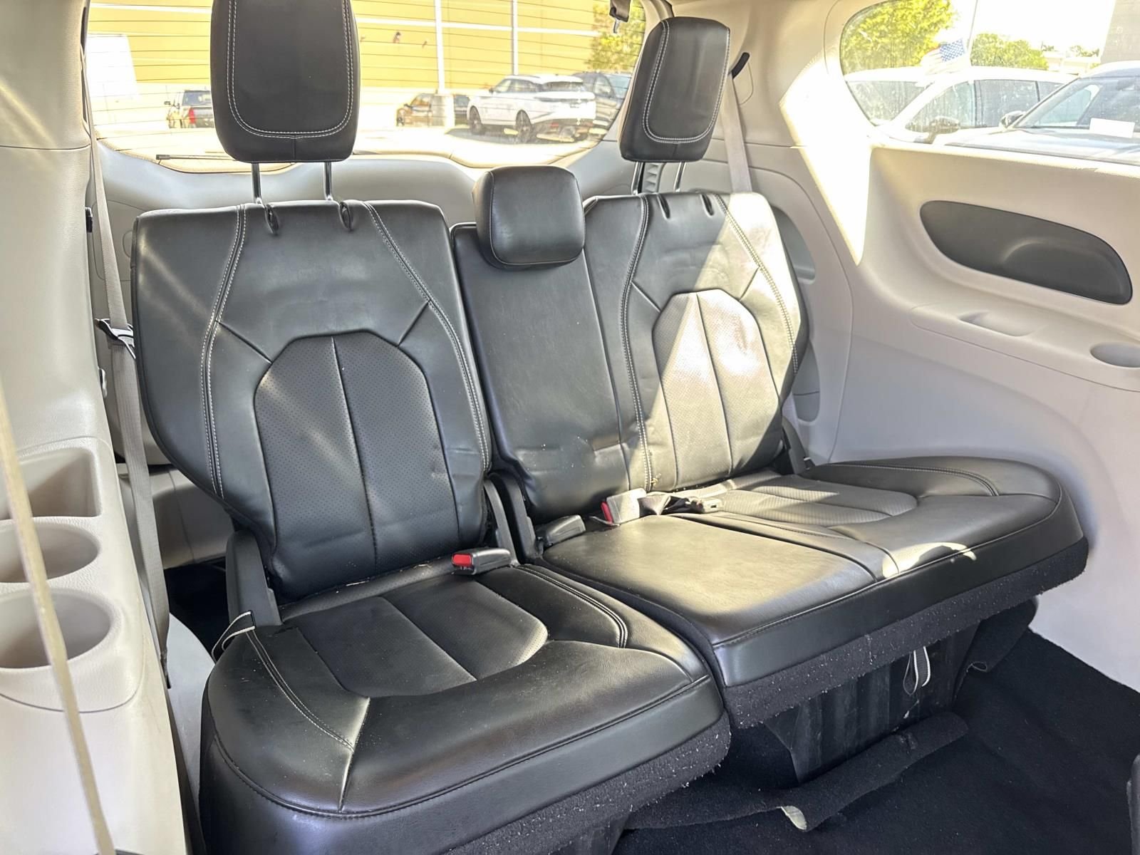 2023 Chrysler Pacifica Touring L - Photo 10