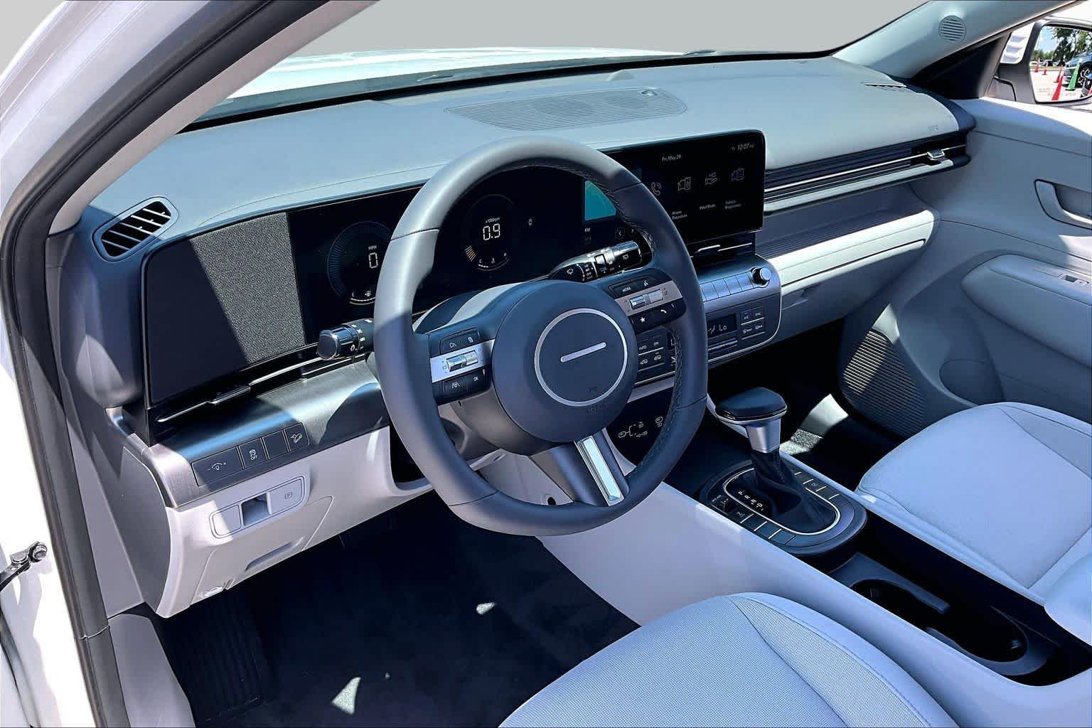 Used 2025 Atlas White Hyundai SEL image 32