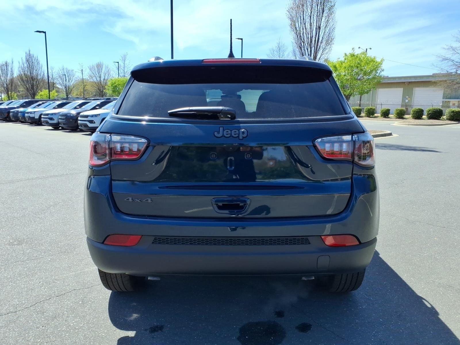 New 2026 Fathom Blue Pearl-Coat Exterior Paint Jeep Latitude Altitude image 16