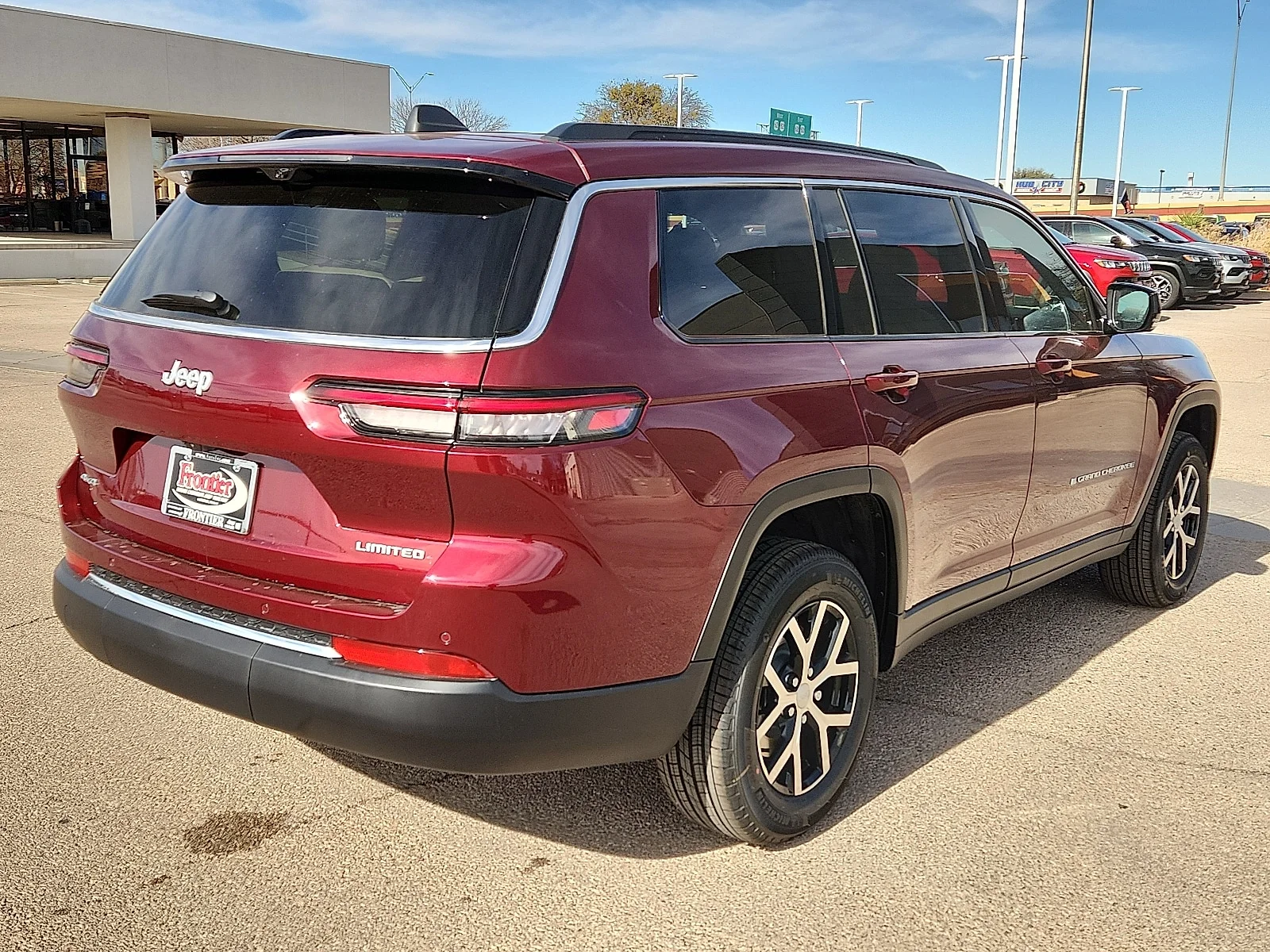 New 2025 Velvet Red Pearl-Coat  Paint Jeep L LIMITED 4X4 image 4