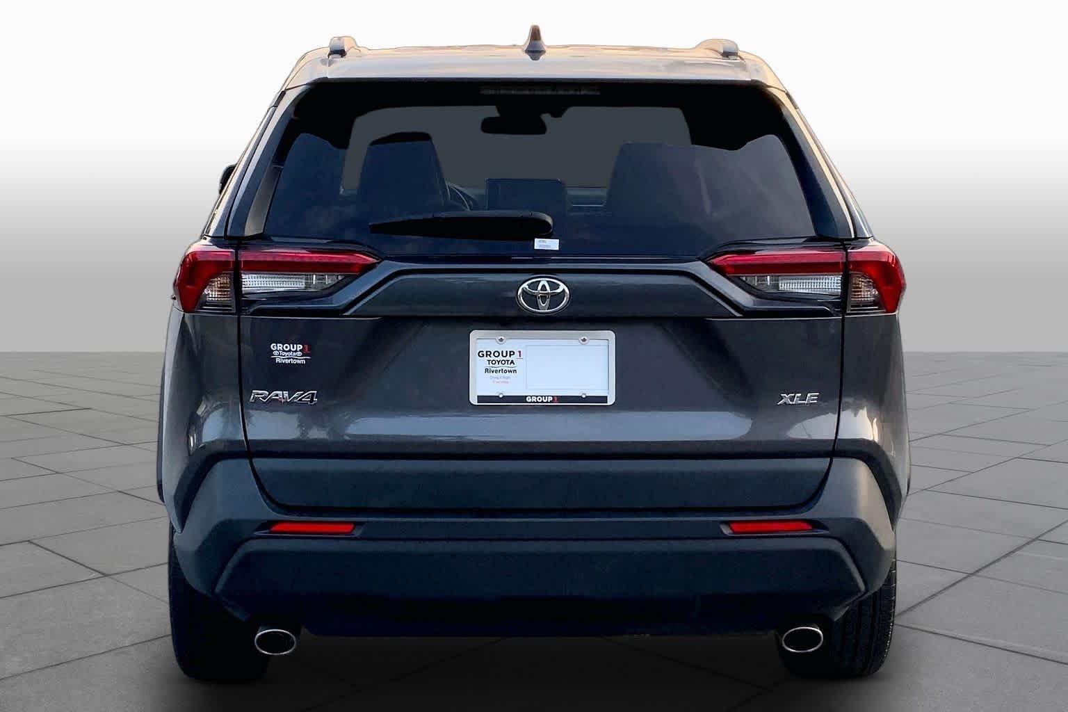 Used 2024 Magnetic Gray Metallic Toyota XLE Premium image 5