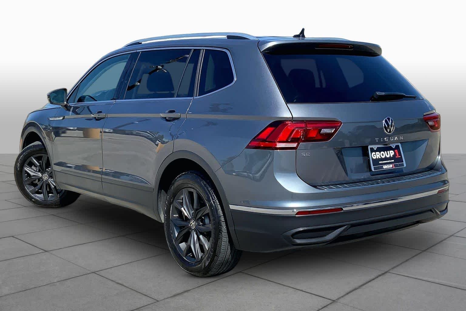Used 2024 Platinum Gray Metallic Volkswagen SE image 12