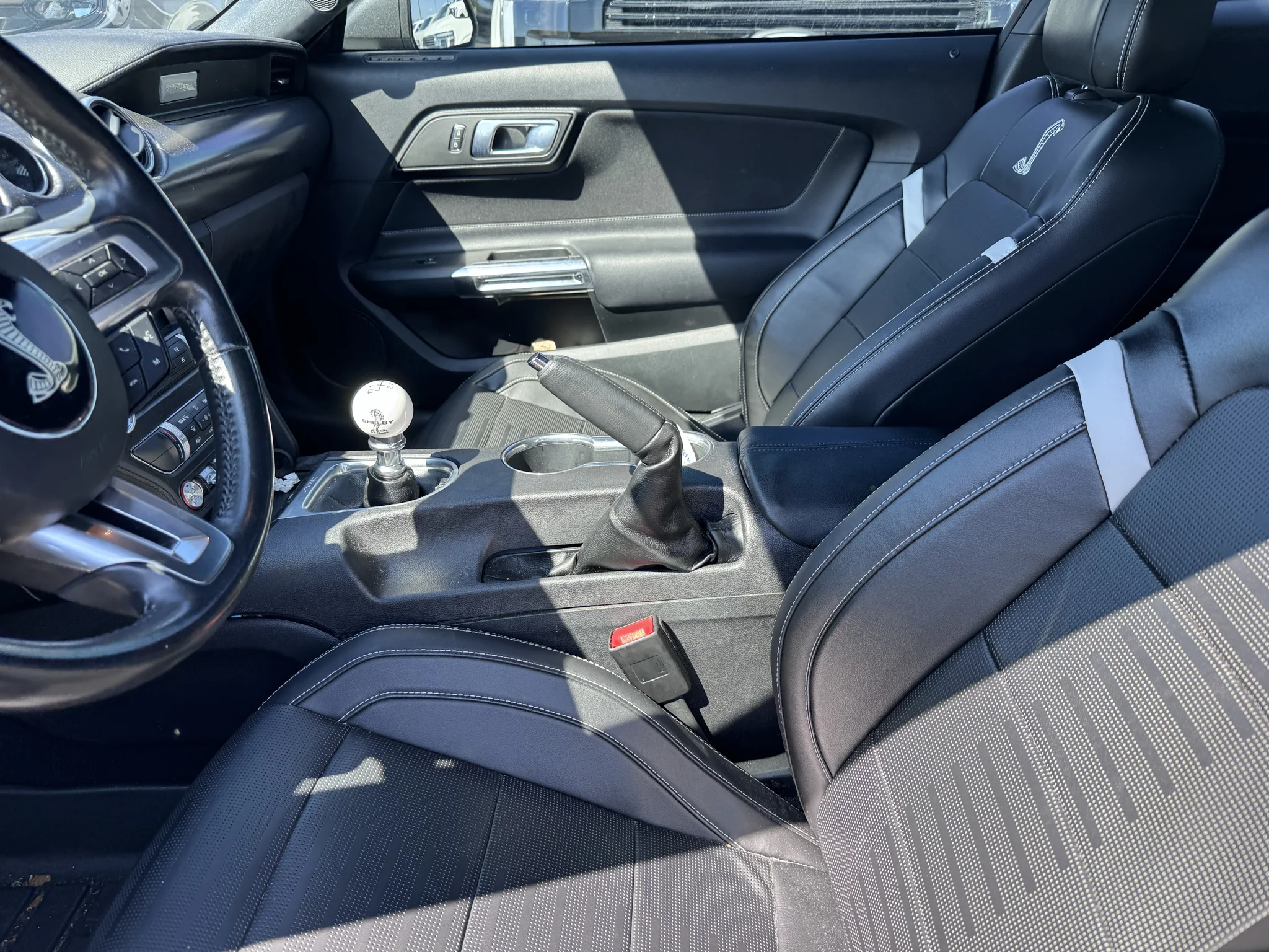 Used 2019 Magnetic Metallic Ford GT image 9