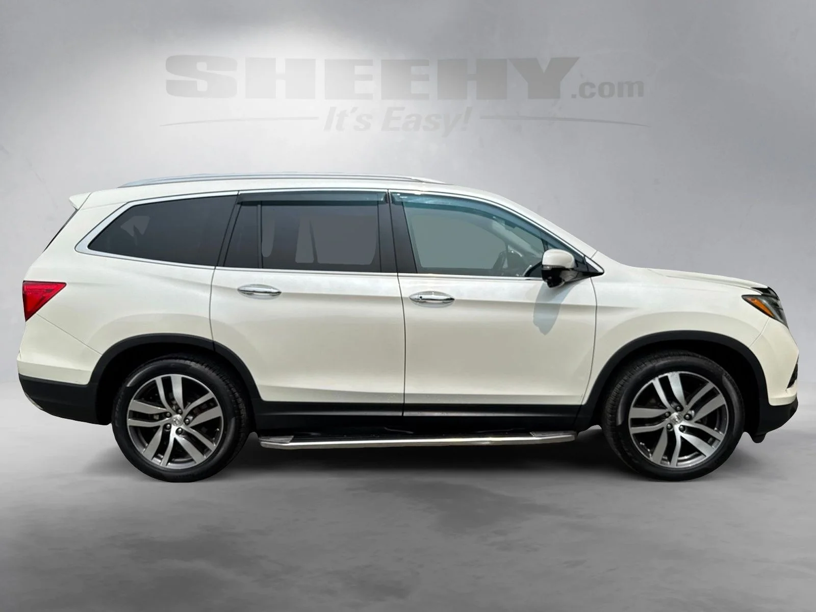 Used 2017 White Diamond Pearl Honda Touring image 11