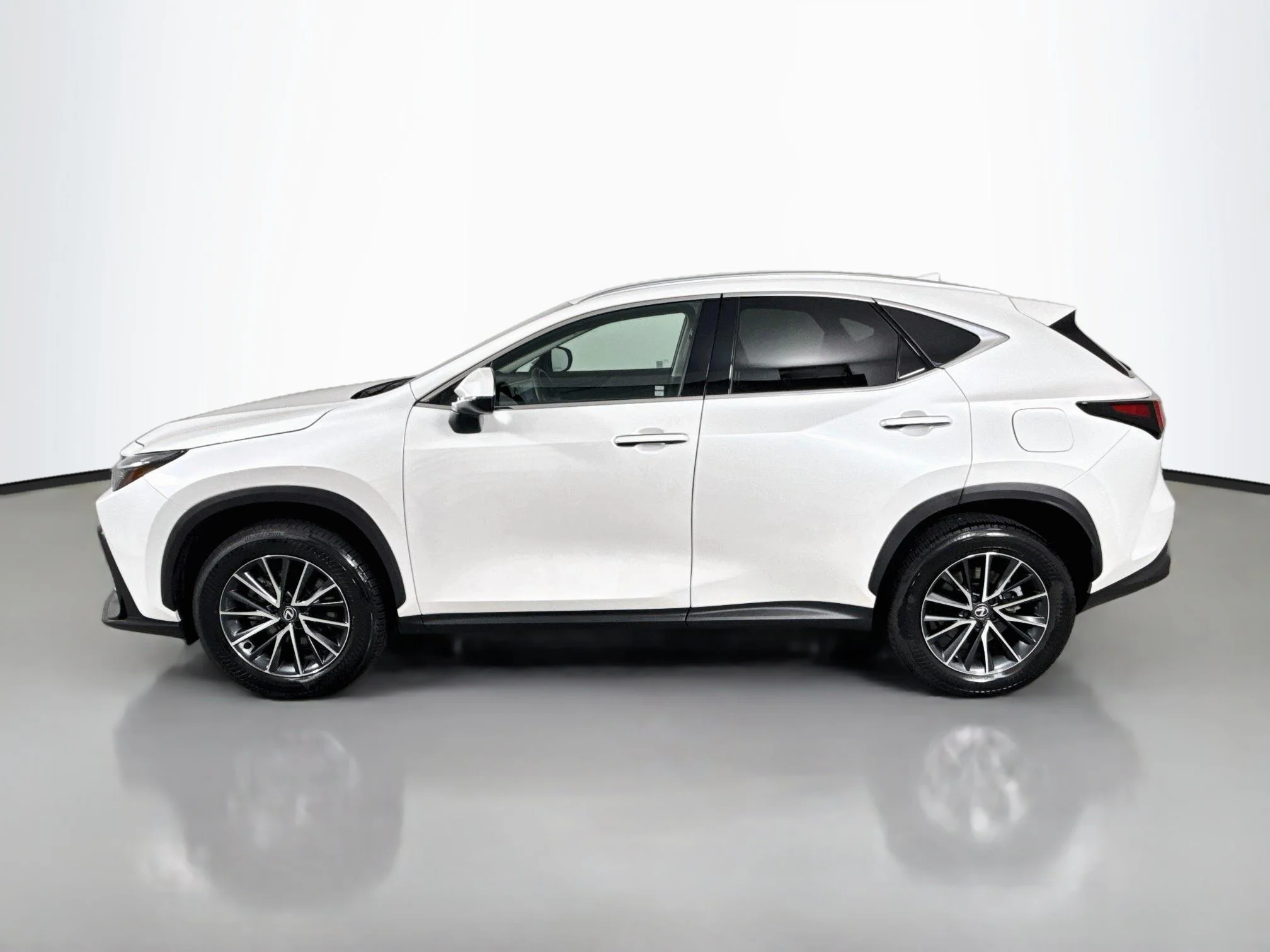 Certified Used 2025 White Pearl Lexus 350 image 4