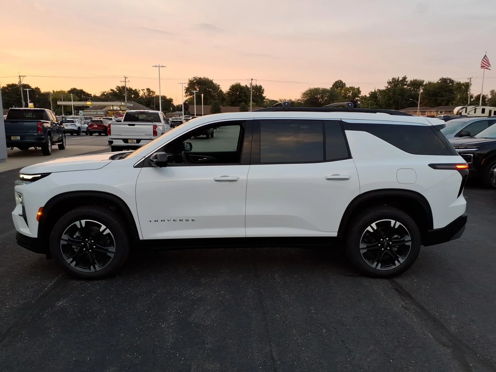 2027 Chevrolet Traverse LT - Photo 2