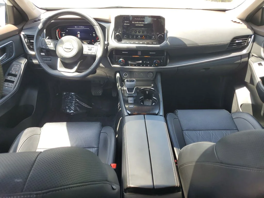 Used 2023 White Nissan Platinum image 17