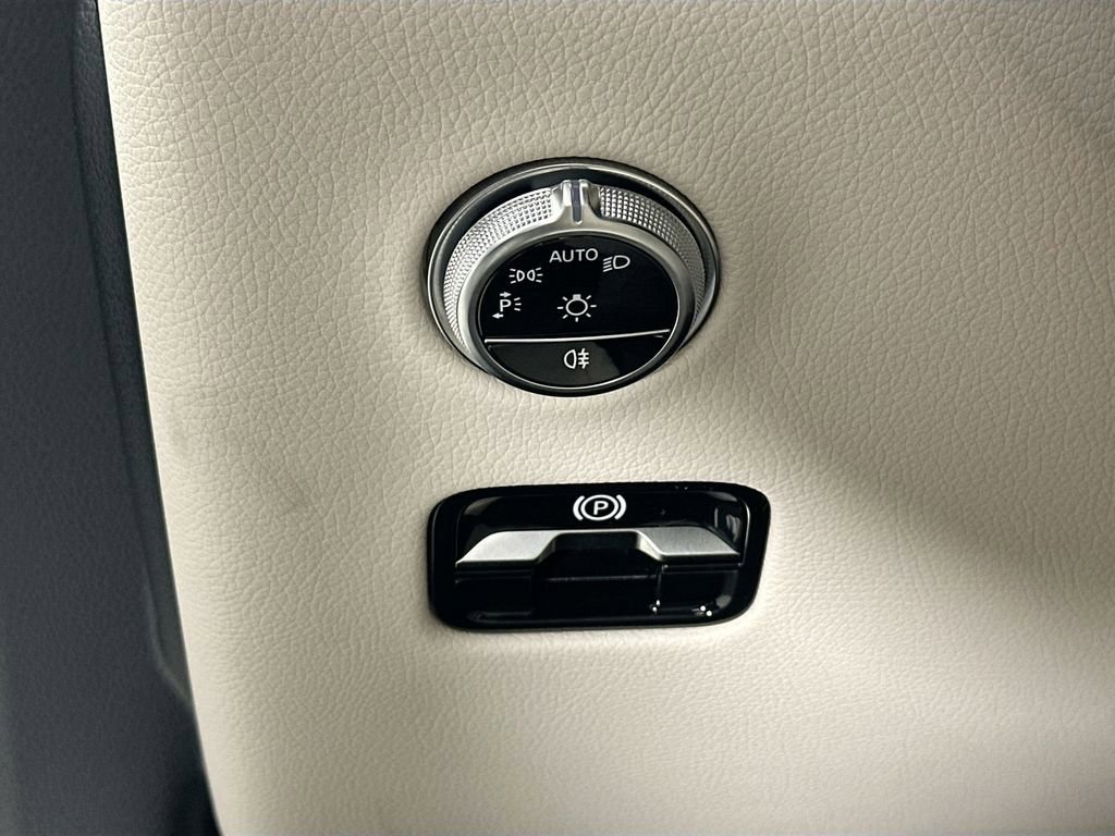 New 2026 Graphite Grey Metallic Mercedes-Benz GLC 300 image 44