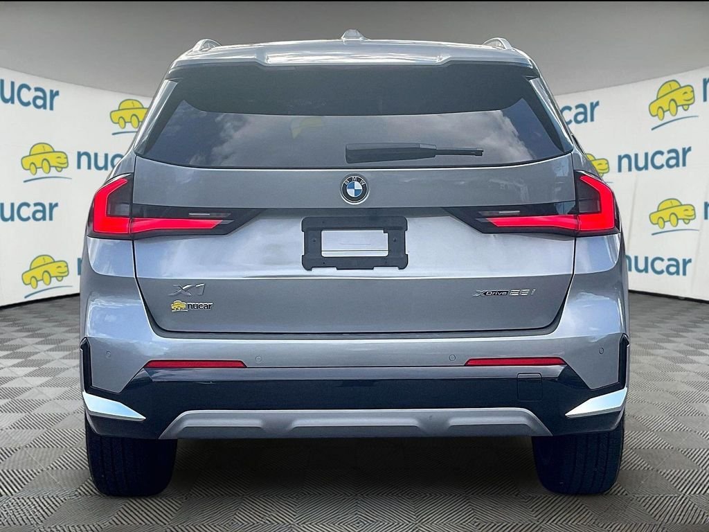 Used 2024 Silver BMW xDrive28i image 5