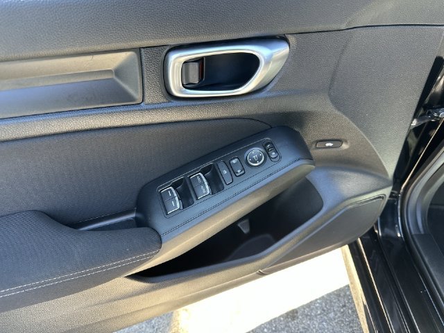 Used 2025  Honda Sport image 17