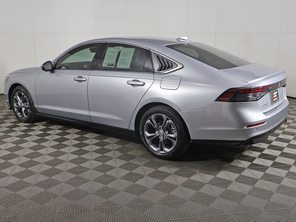 Used 2025 Silver Honda EX-L image 13
