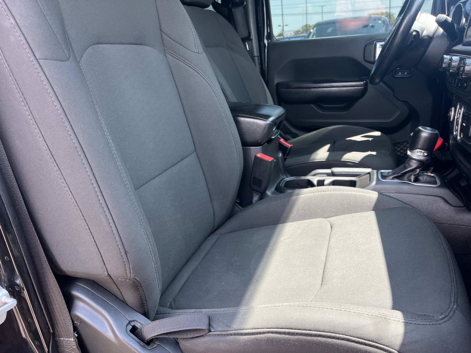 Used 2018 Black Clearcoat Jeep Sport S image 28