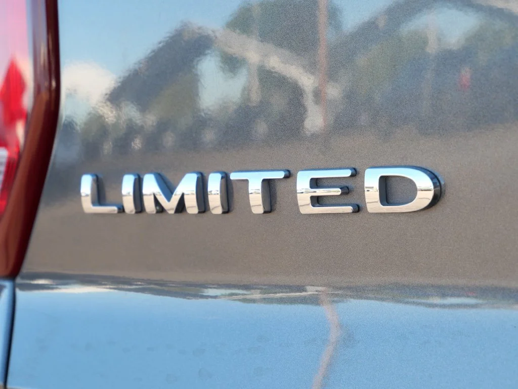 Used 2016 Gray Ford Limited image 9