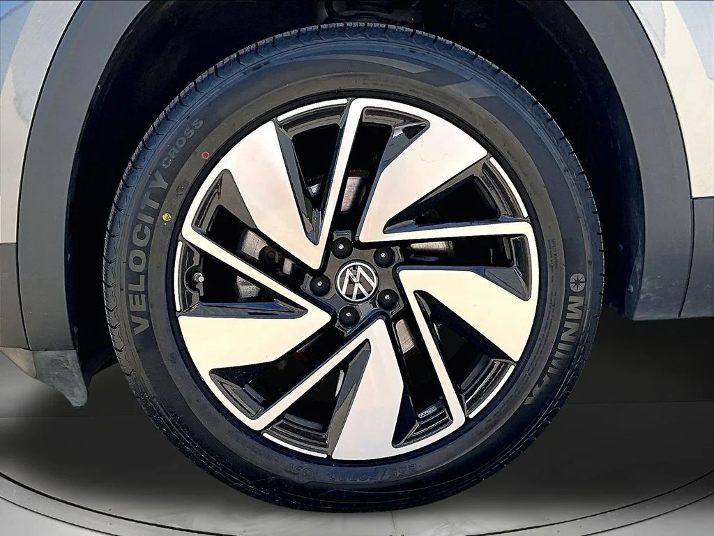 Certified Used 2025 Gray Volkswagen 2.0T SE w/Technology image 36