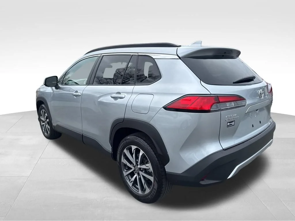 Used 2023 Silver Toyota XLE image 3