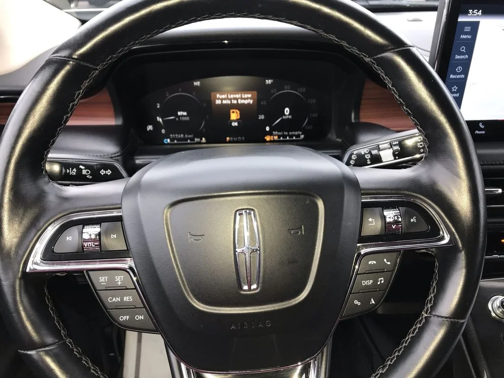 Used 2022 White Lincoln Reserve image 16