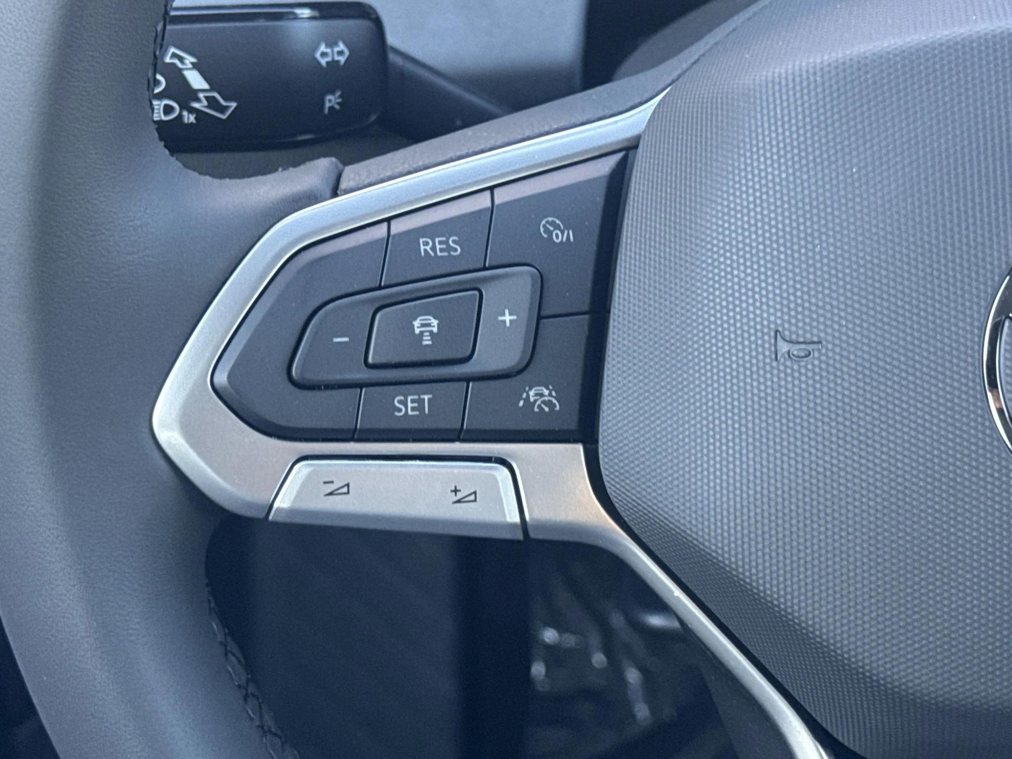 New 2026 Deep Black Pearl Volkswagen SE image 18