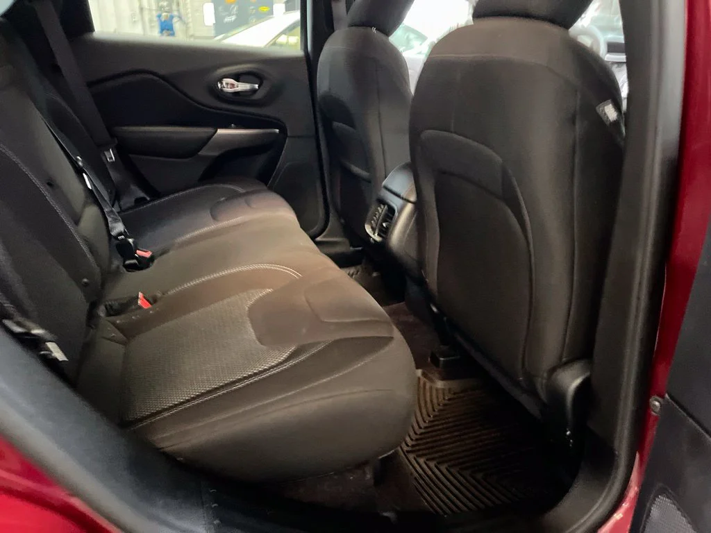 Used 2019 Red Jeep Latitude image 23