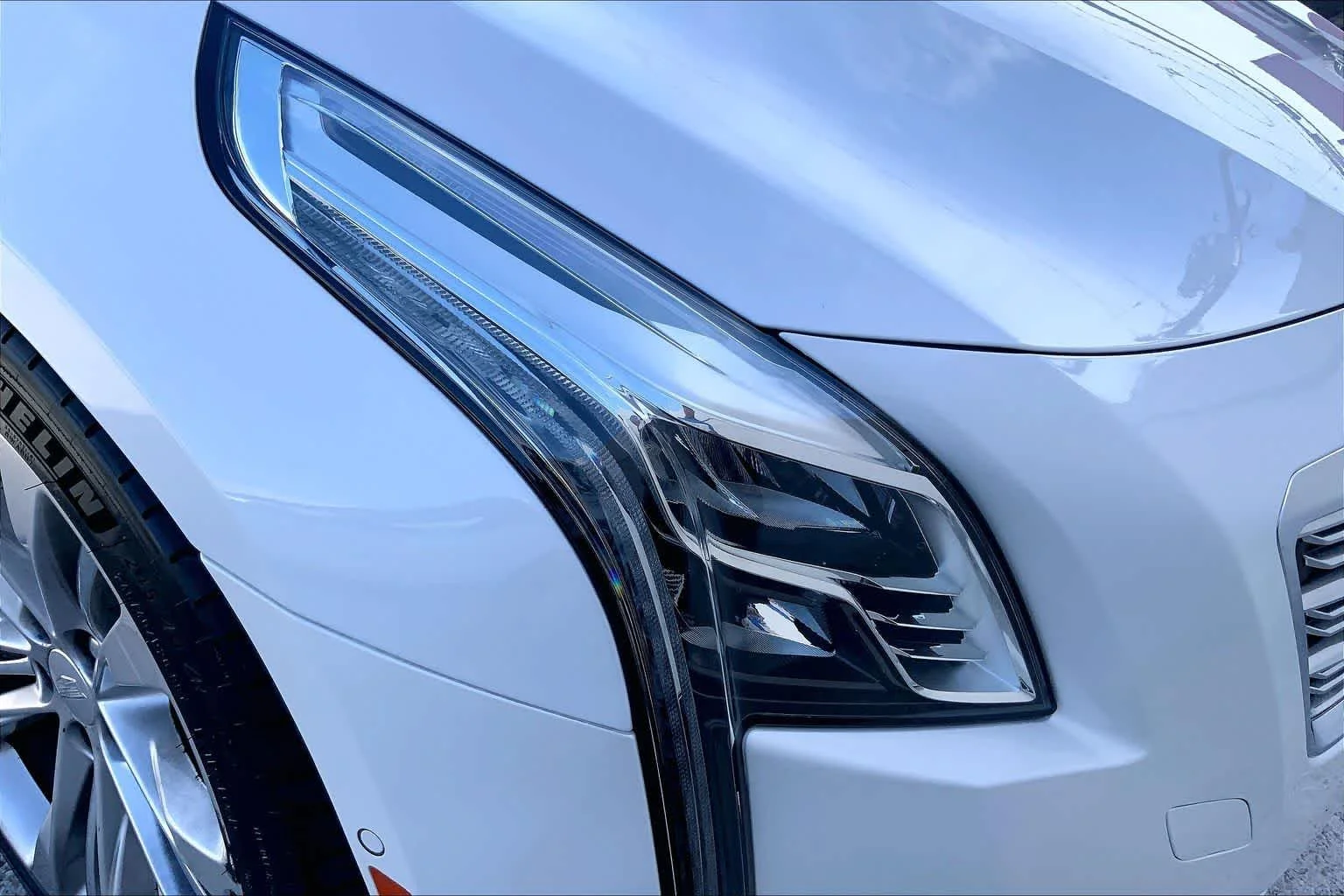 Used 2017 CRYSTAL WHITE TRICOAT Cadillac Platinum AWD image 31