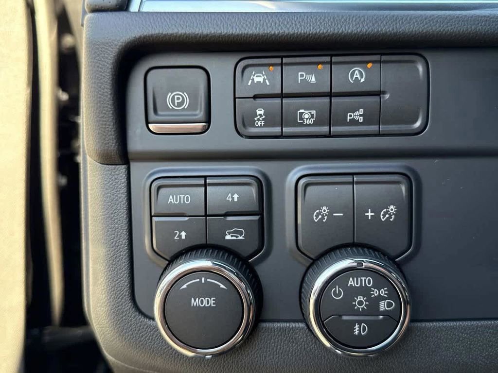 2026 Chevrolet Suburban Premier - Photo 28