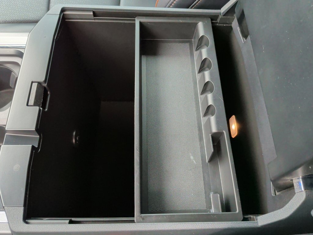 Used 2025 Agate Black Metallic Ford Lariat image 36