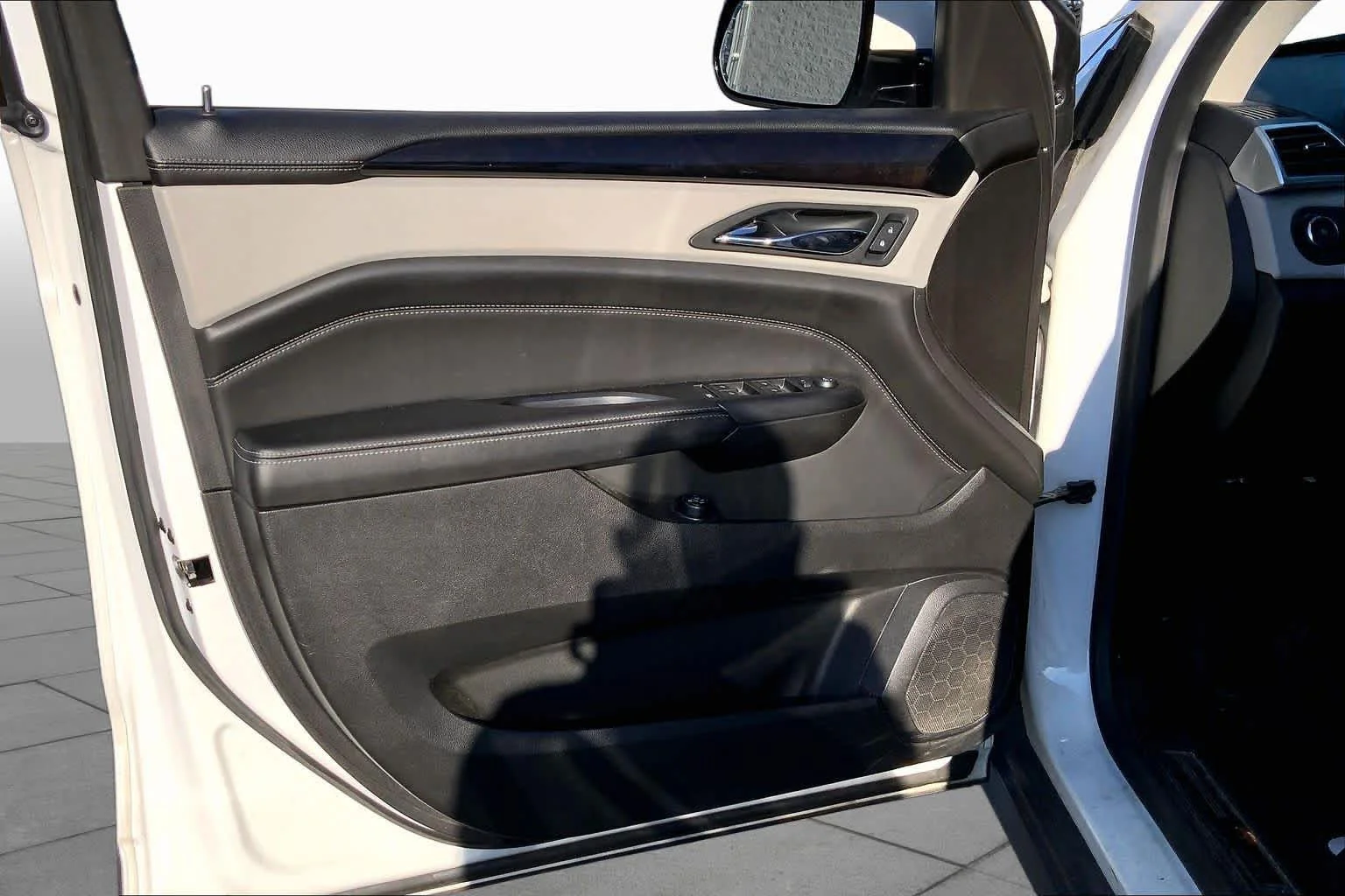 Used 2015 Platinum Ice Tricoat Cadillac Performance Collection image 22