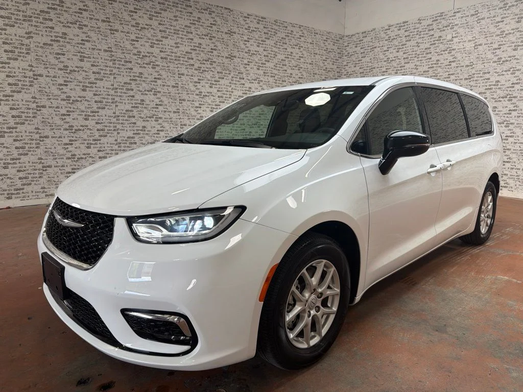 Used 2026 Bright White Clearcoat Chrysler Select image 3