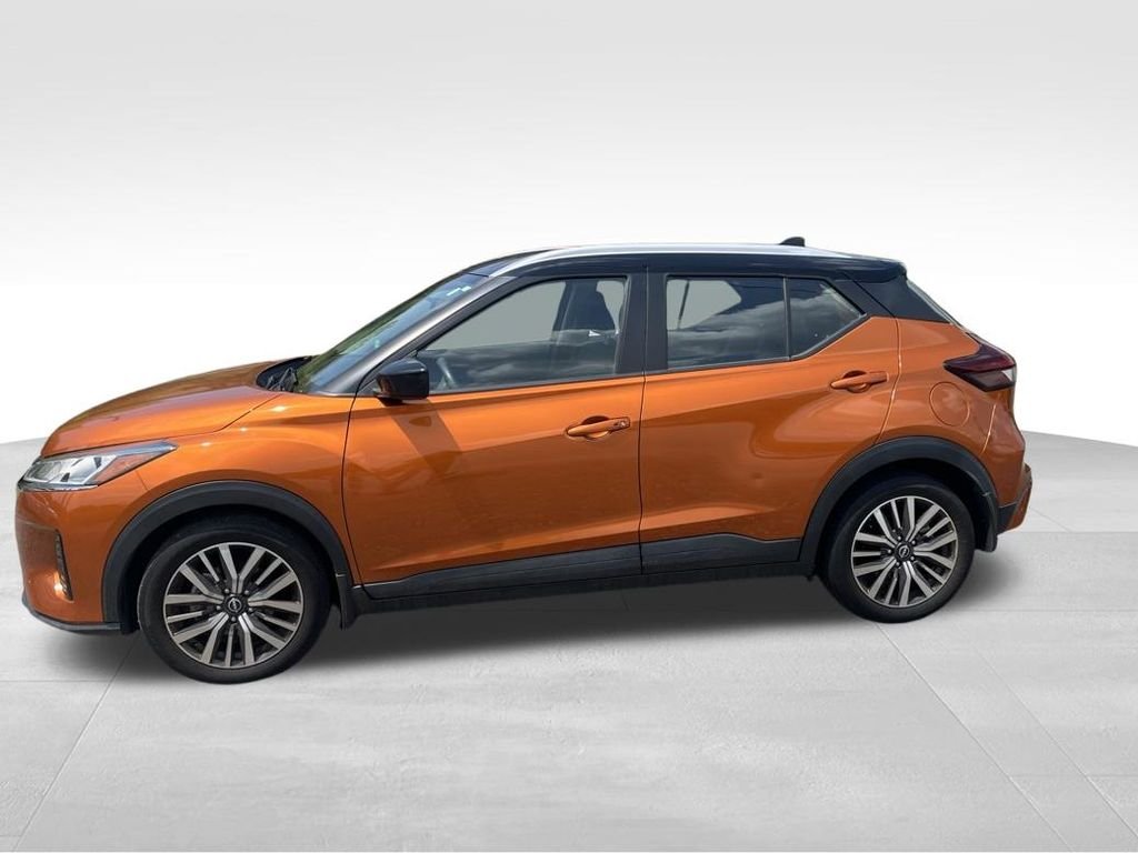 Used 2023 Orange Nissan SV image 4