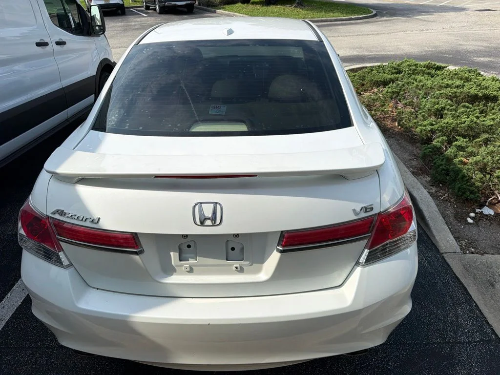 Used 2011 White Honda EX-L image 10
