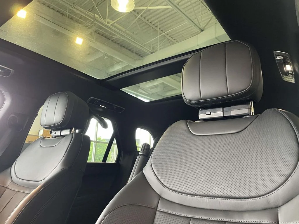 New 2026 Santorini Black Land Rover SE image 15