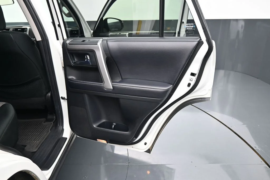 Used 2018 White Toyota SR5 image 13
