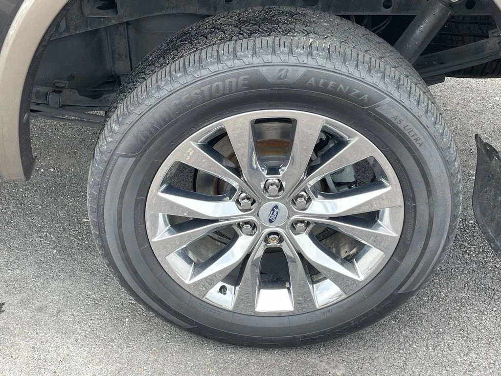 Used 2015 Black Ford Lariat image 9