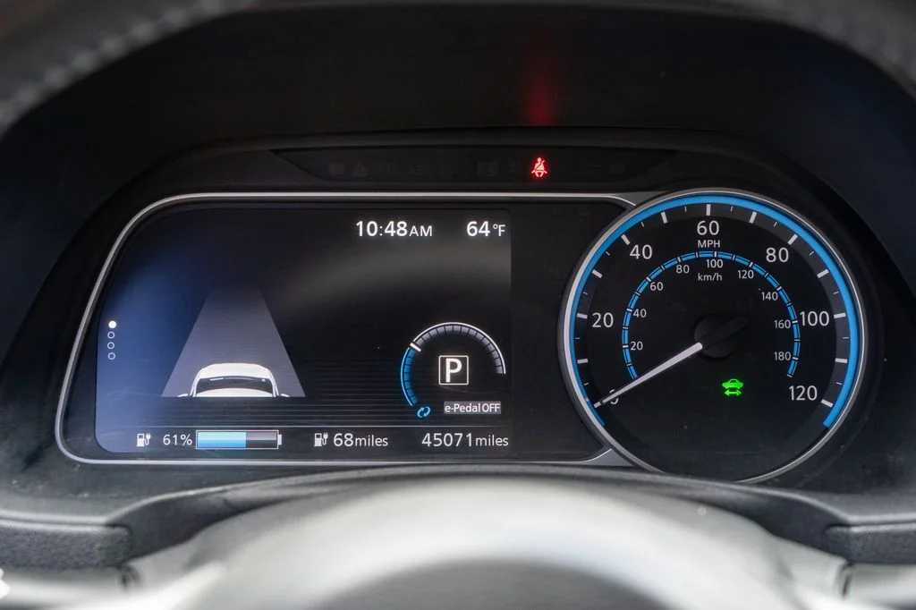 Used 2018 Blue Nissan SL image 15